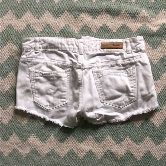 Zara White Denim Shorts - Picture 2 of 3